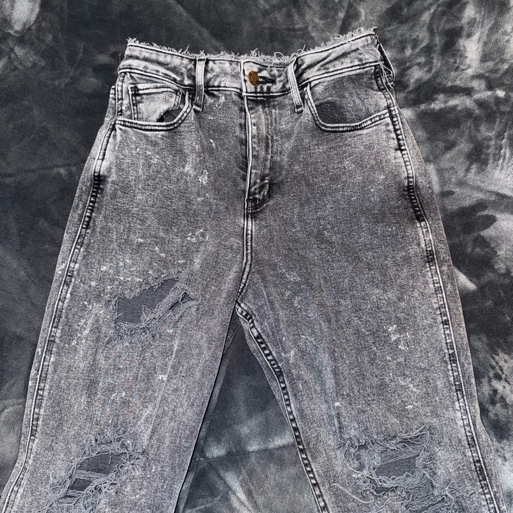 Women’s Hollister High Rise Mom Jeans - Picture 3 of 5